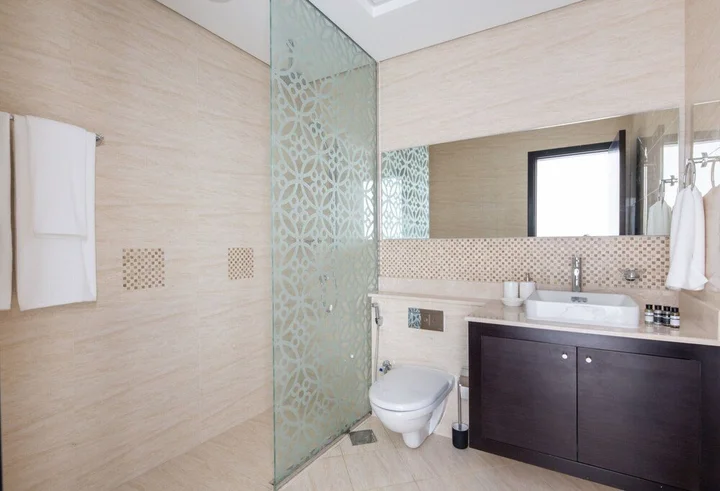 Дубай: Modern Luxury Living in This 3BR Apt in Downtown Dubai