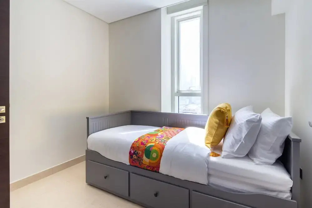Дубай: Modern Luxury Living in This 3BR Apt in Downtown Dubai