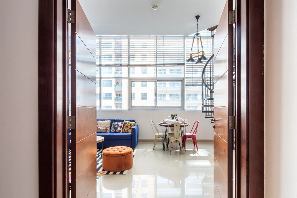 Дубай: Lively & Spacious 1BR Loft in Dubai Marina