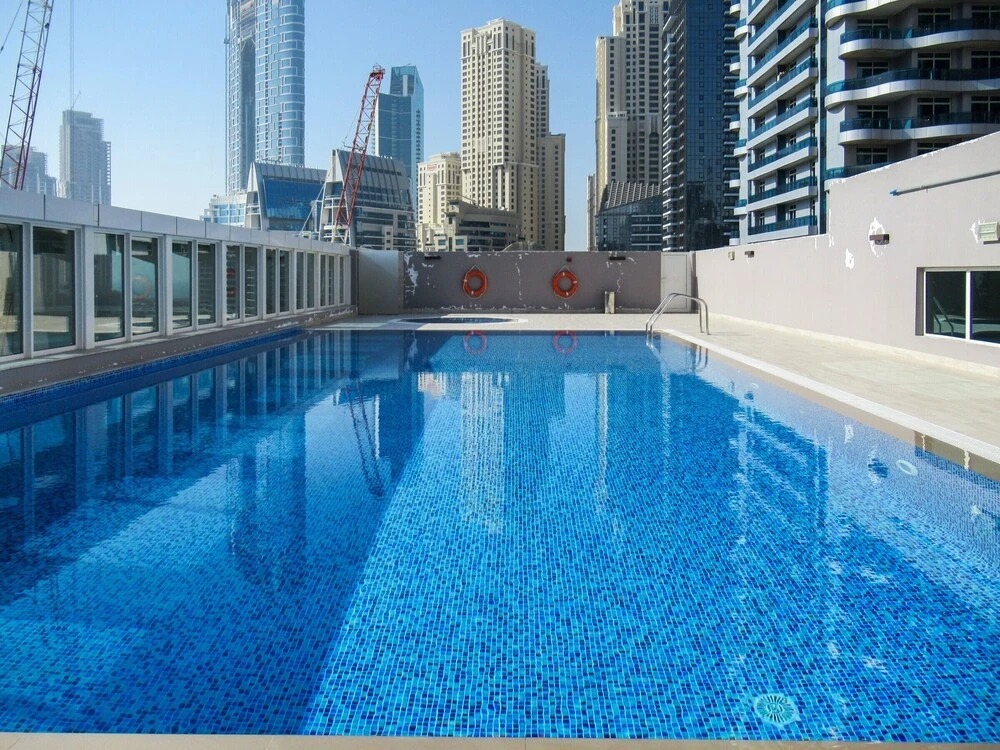 Дубай: Lively & Spacious 1BR Loft in Dubai Marina