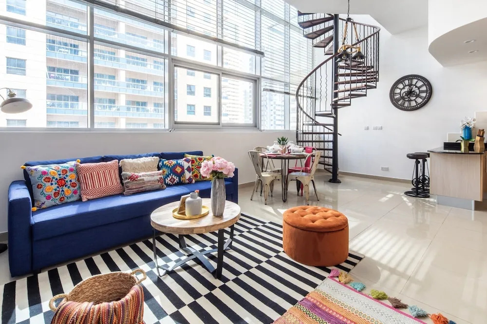 Дубай: Lively & Spacious 1BR Loft in Dubai Marina