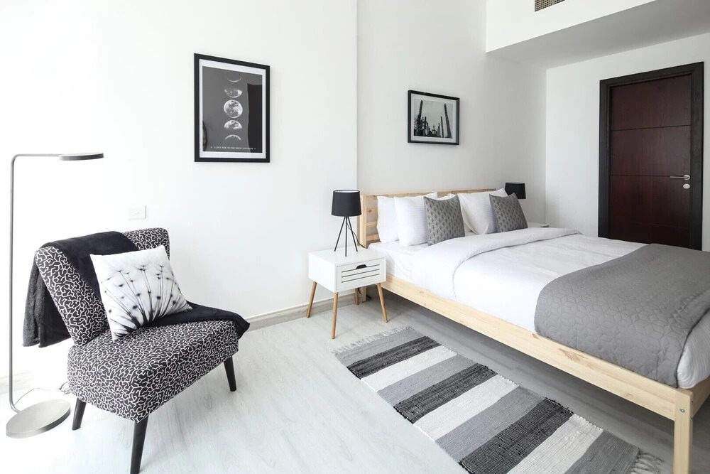 Дубай: Modern + Light 2BR in Dubai Marina w/ Sea Views!