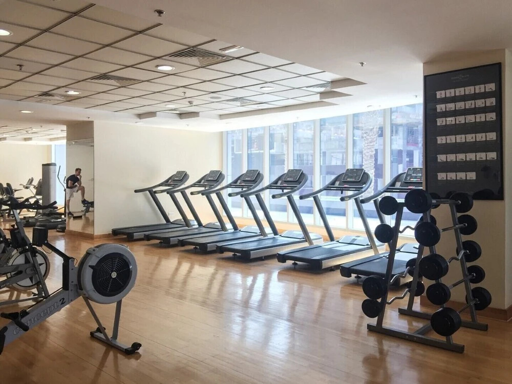 Дубай: Modern + Light 2BR in Dubai Marina w/ Sea Views!