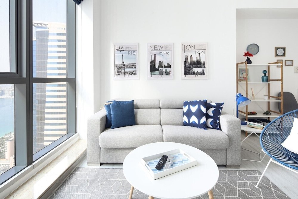 Дубай: Modern + Light 2BR in Dubai Marina w/ Sea Views!