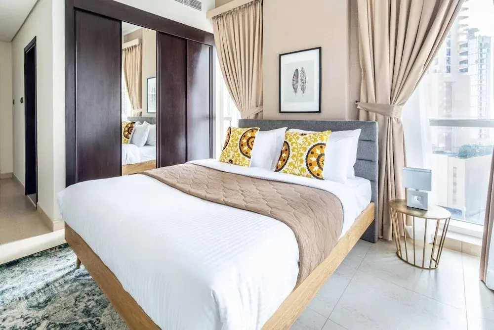 Дубай: Plush 3BR w/ Study in Prime District - Downtown Dubai!