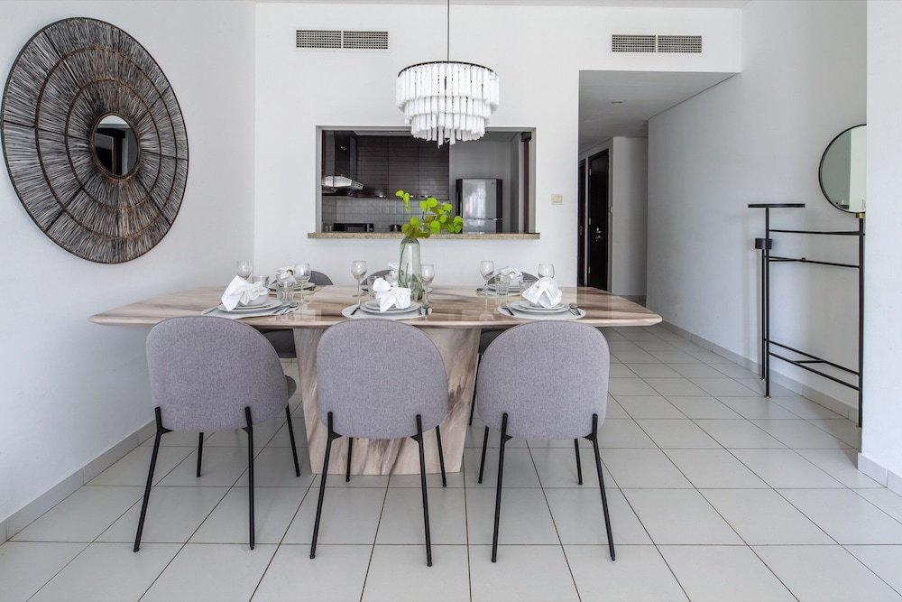 Дубай: Chic and Stunning 2BR With Dubai Marina Views!
