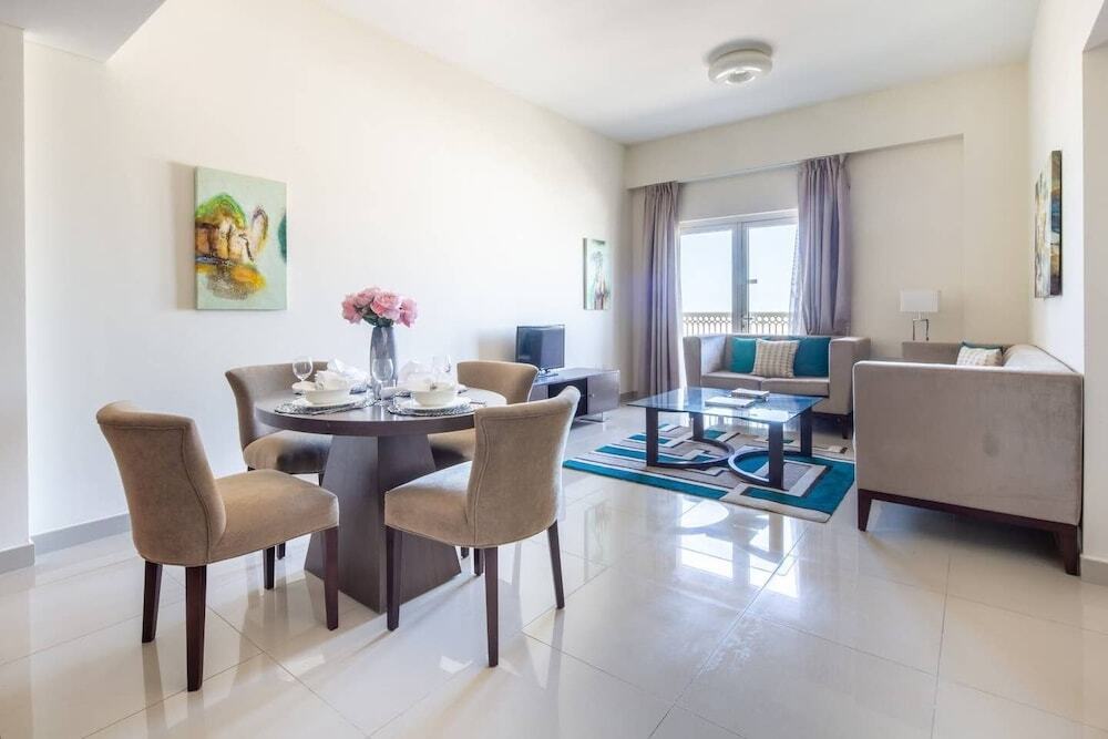Дубай: Modern Living In This 2BR Apt In The Heart of Downtown Jebel Ali - Sleeps 4!