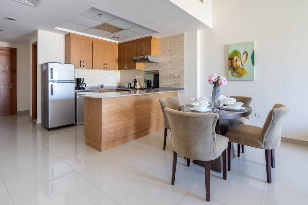 Дубай: Modern Living In This 2BR Apt In The Heart of Downtown Jebel Ali - Sleeps 4!