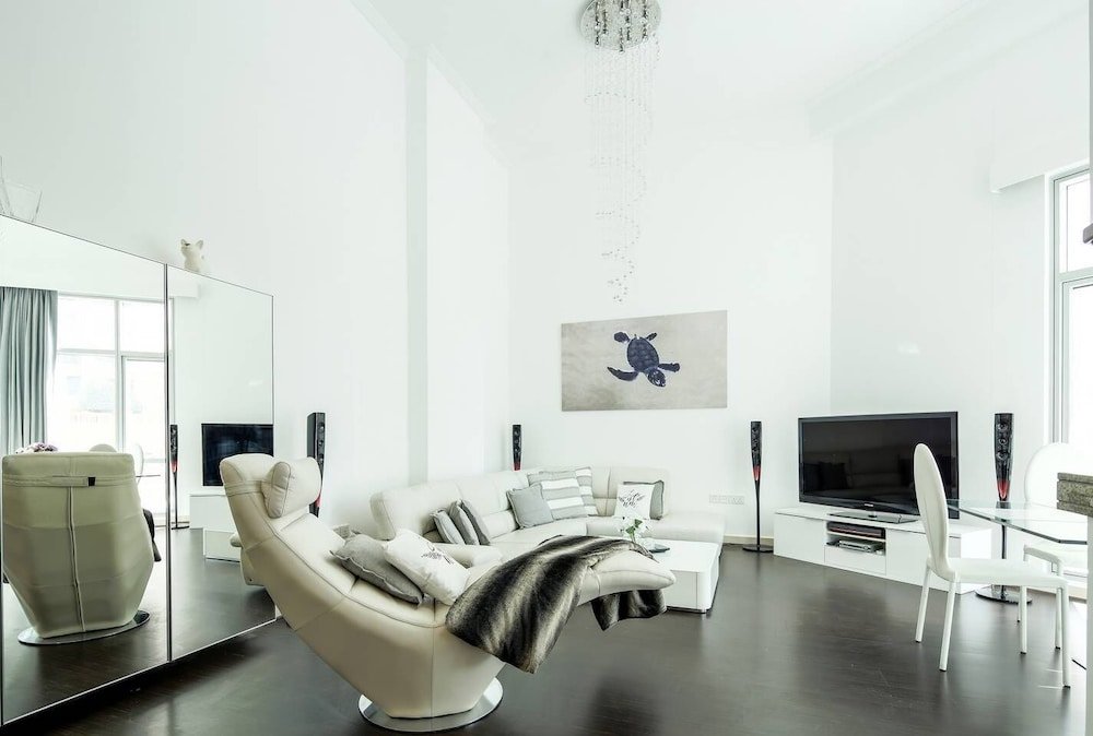 Дубай: Unique 1BR Loft in Dubai Marina!