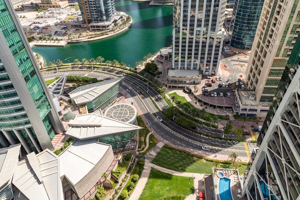 Дубай: Fashionable 1BR in the Trendy Jlt! Sleeps 4!