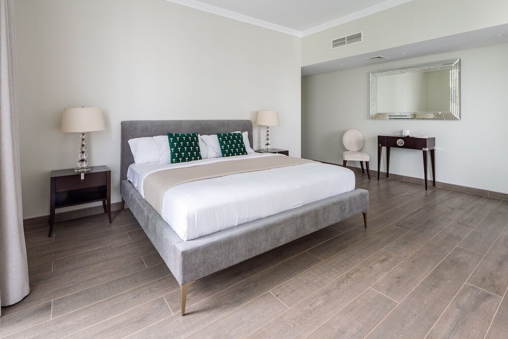 Дубай: Astonishing & Grand 3BR w/ Beach Views & 2 Balconies!