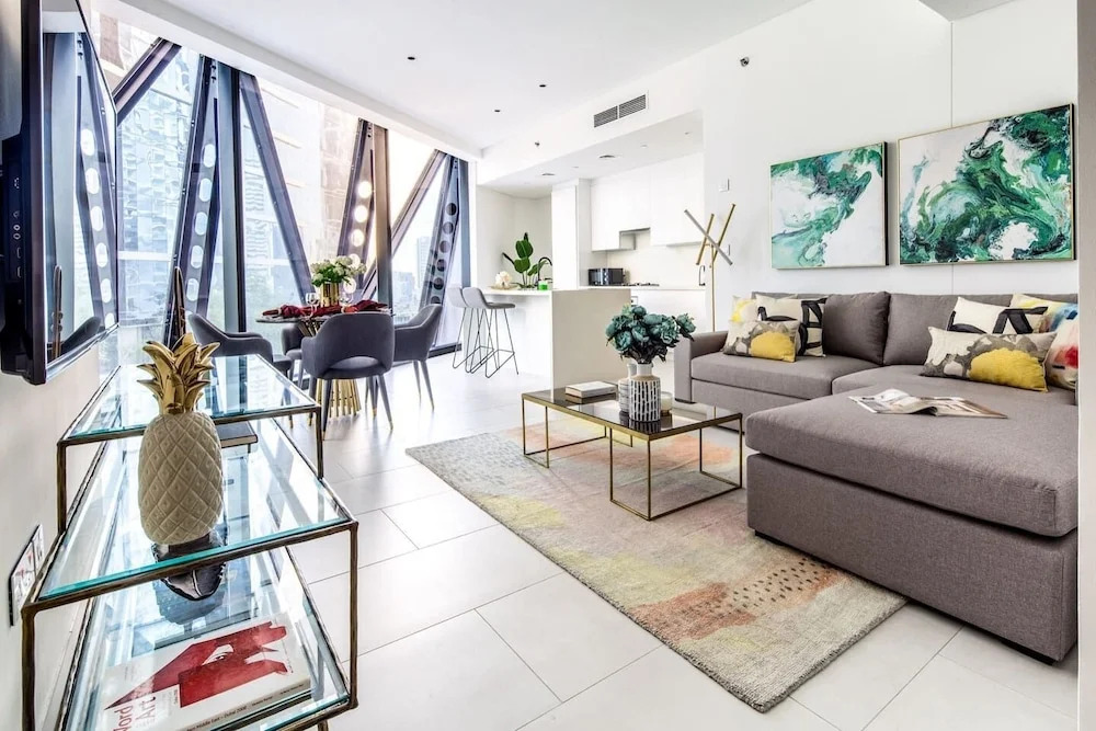 Дубай: Modern + Minimalist 1BR in Burj Khalifa Boulevard!
