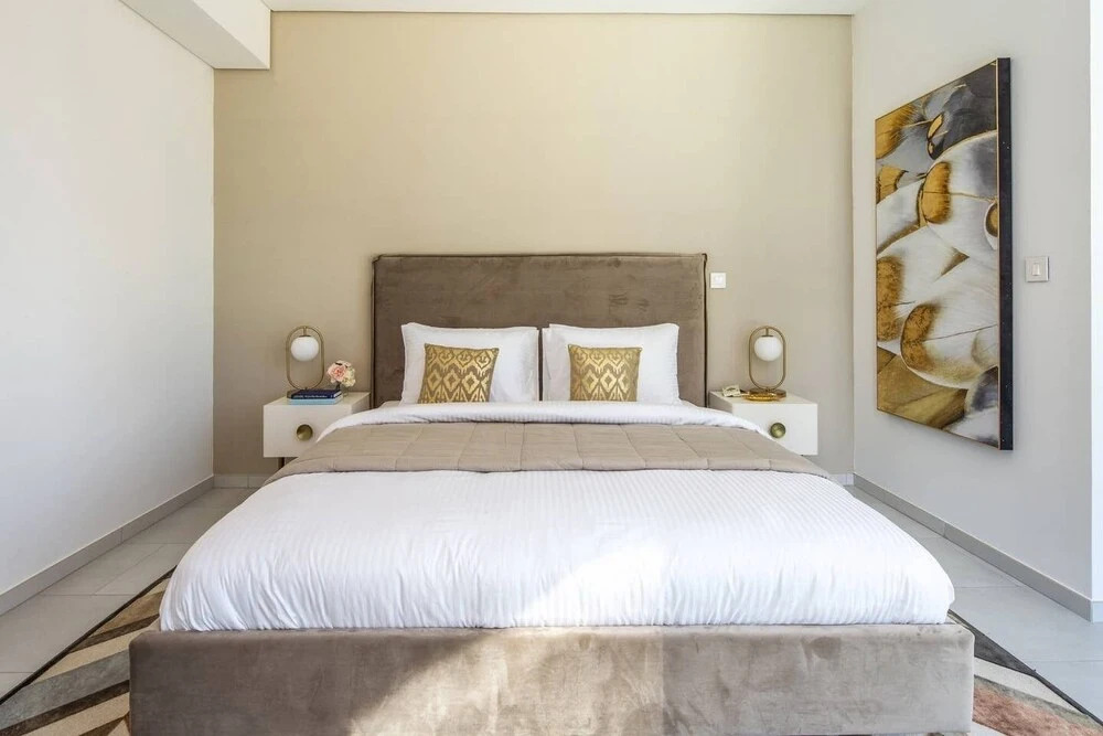 Дубай: Modern + Minimalist 1BR in Burj Khalifa Boulevard!