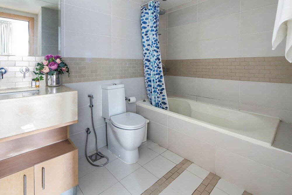 Дубай: Impressive 1BR w/ Incredible Marina Views!