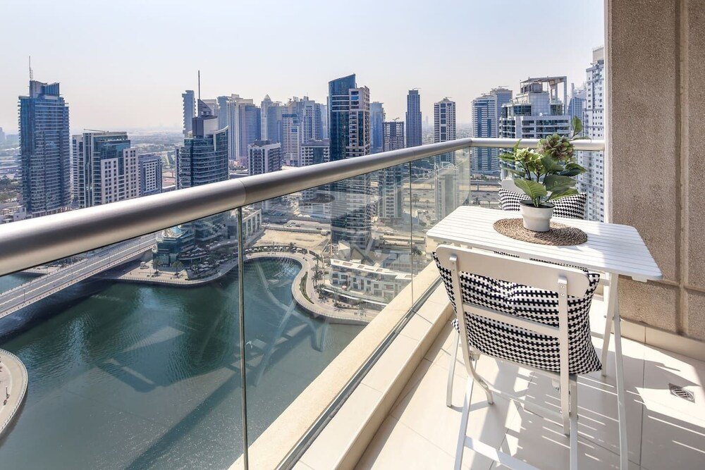 Дубай: Impressive 1BR w/ Incredible Marina Views!