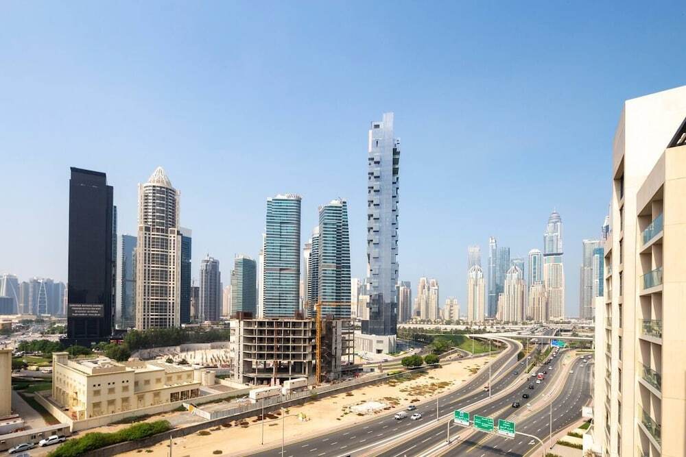 Дубай: Modern 2BR w/ Tranquil Ambience in Emirates Hills!