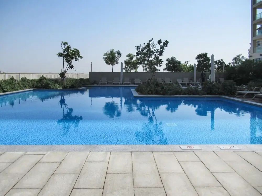 Дубай: Modern 2BR w/ Tranquil Ambience in Emirates Hills!