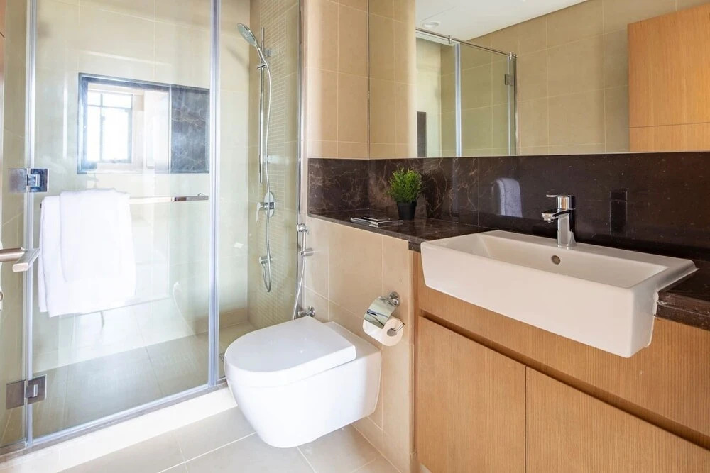 Дубай: Modern 2BR w/ Tranquil Ambience in Emirates Hills!