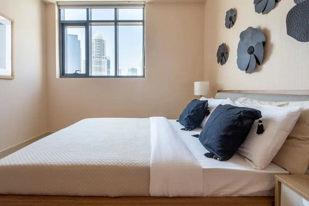 Дубай: Modern 2BR w/ Tranquil Ambience in Emirates Hills!