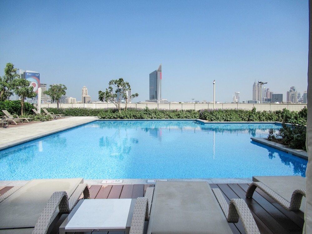Дубай: Modern 2BR w/ Tranquil Ambience in Emirates Hills!