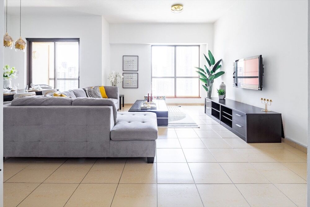 Дубай: Luxurious 2BR in JBR With Amazing Marina Views!
