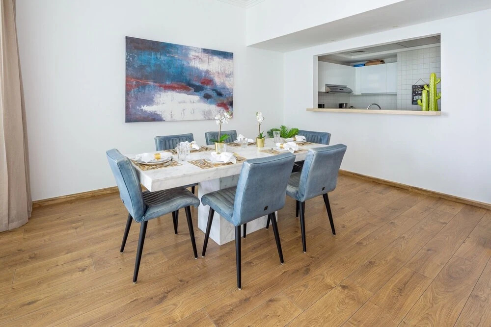 Дубай: Grand 2BR w/ a Full Sea View & Direct Beach Access