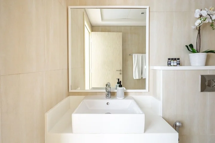 Дубай: Grand 2BR w/ a Full Sea View & Direct Beach Access