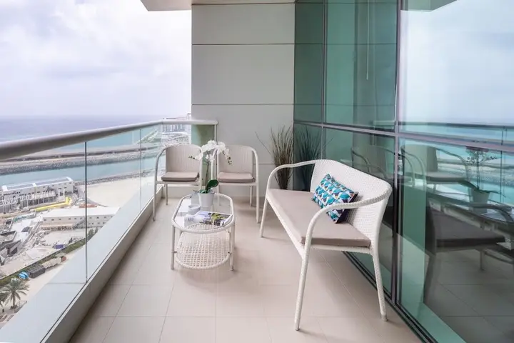 Дубай: Grand 2BR w/ a Full Sea View & Direct Beach Access