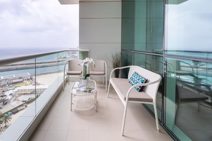 Дубай: Grand 2BR w/ a Full Sea View & Direct Beach Access