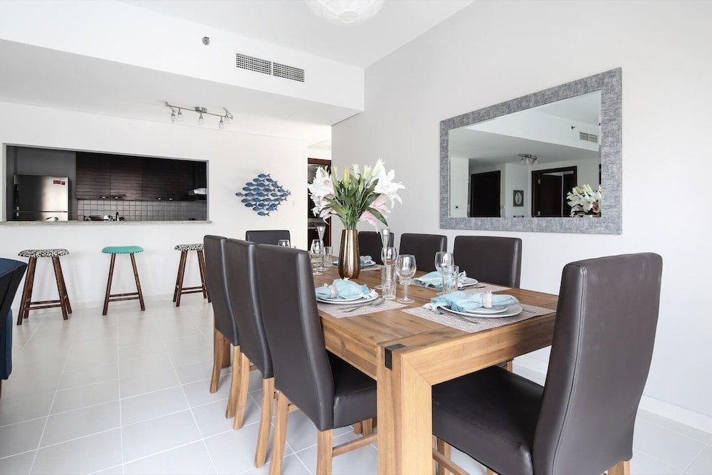 Дубай: Astounding Marina Views in This Elegant 3br!