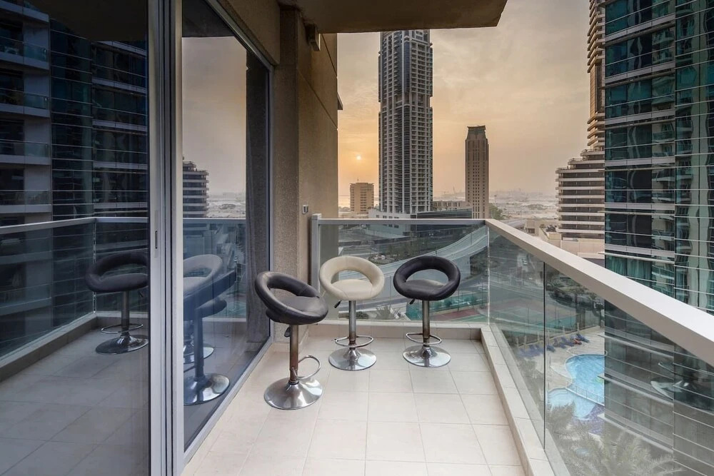 Дубай: Astounding Marina Views in This Elegant 3br!
