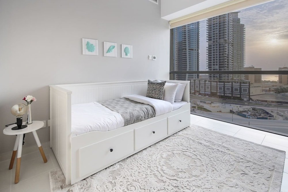 Дубай: Astounding Marina Views in This Elegant 3br!