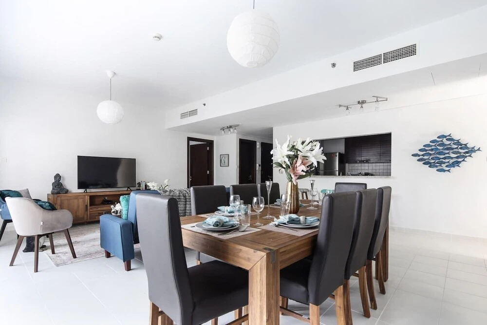 Дубай: Astounding Marina Views in This Elegant 3br!