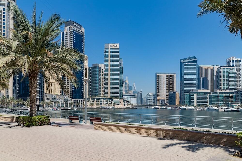 Дубай: Cozy and Stylish 1BR Apartment in Dubai Marina
