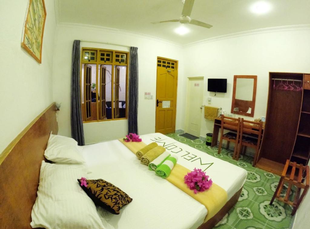 Гураиду (Атолл Каафу): Adroit Beach Inn