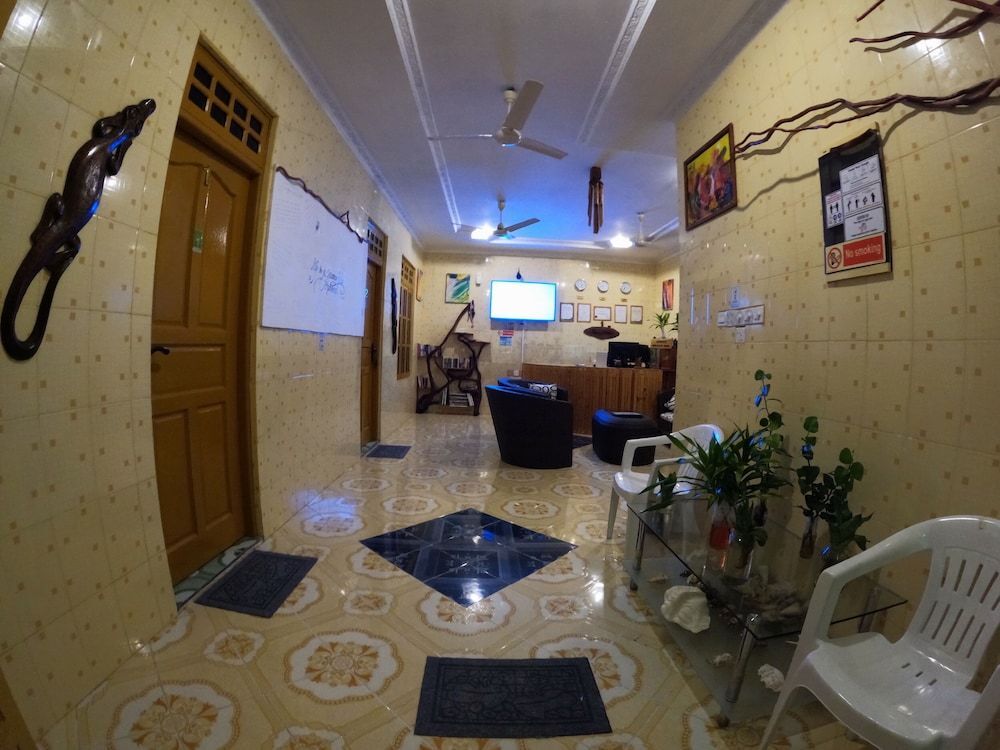 Гураиду (Атолл Каафу): Adroit Beach Inn