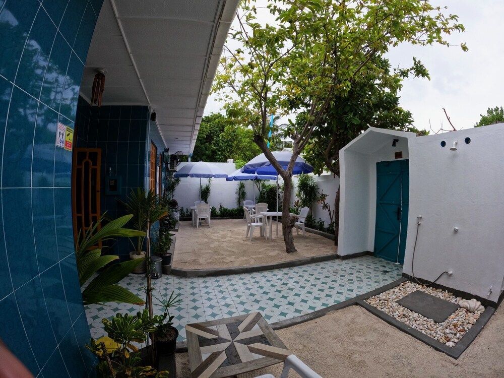 Гураиду (Атолл Каафу): Adroit Beach Inn
