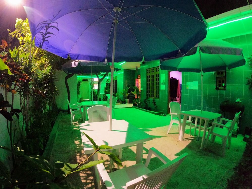 Гураиду (Атолл Каафу): Adroit Beach Inn