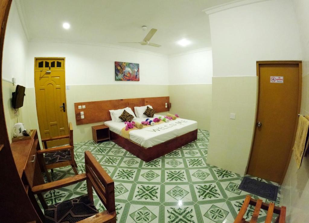 Гураиду (Атолл Каафу): Adroit Beach Inn