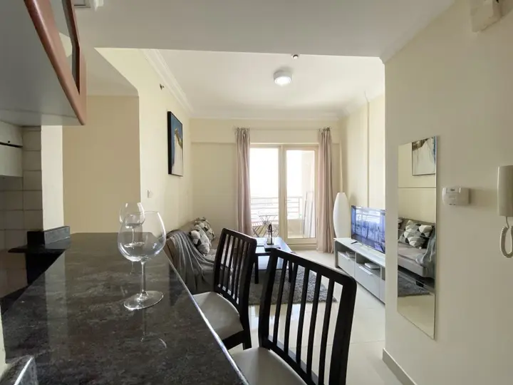 Дубай: Cosy 1-Bedroom in Dubai Marina Apartments
