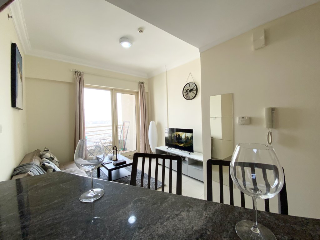 Дубай: Cosy 1-Bedroom in Dubai Marina Apartments