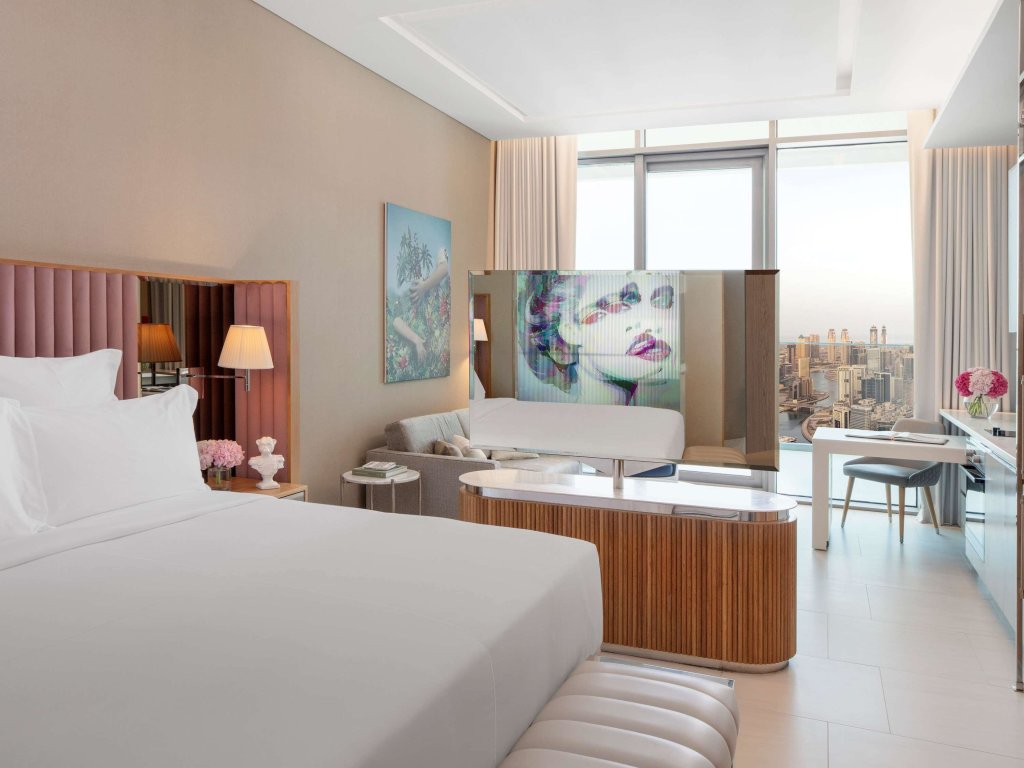 Дубай: SLS Dubai Hotel & Residences