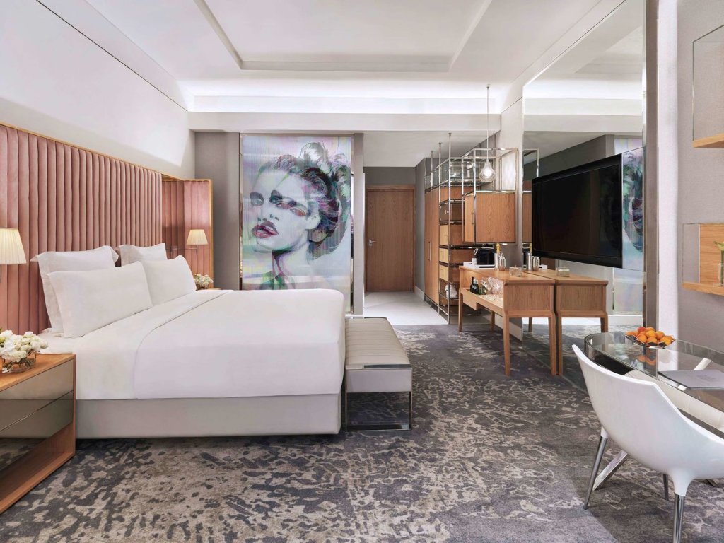 Дубай: SLS Dubai Hotel & Residences