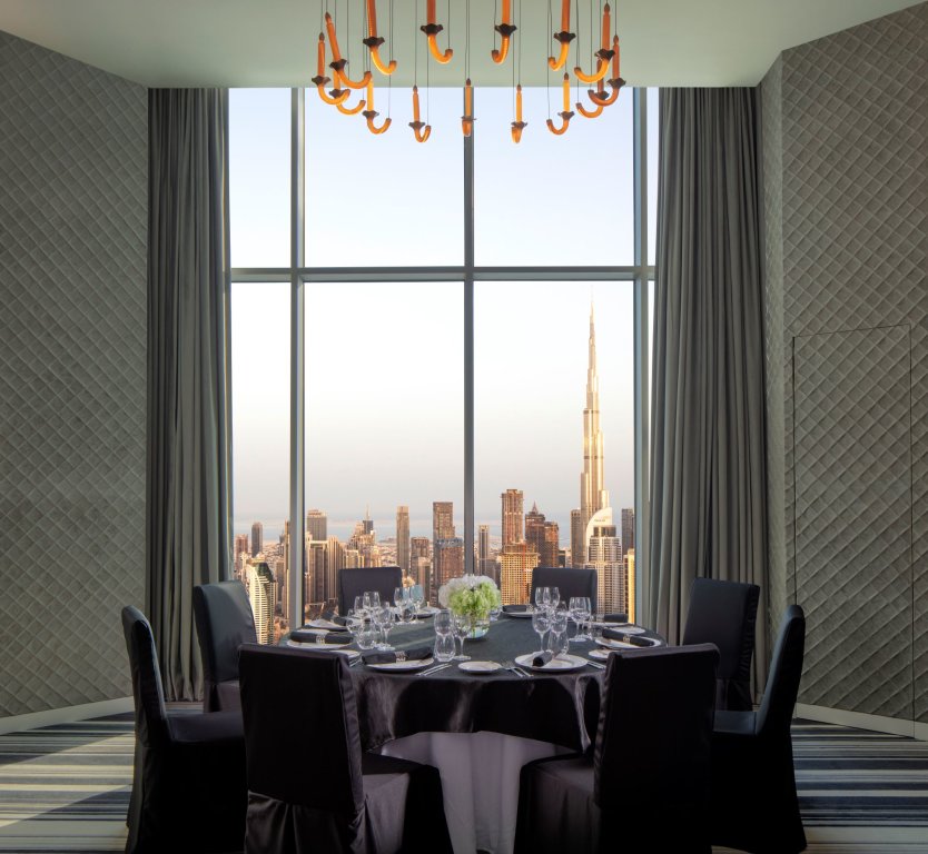 Дубай: SLS Dubai Hotel & Residences