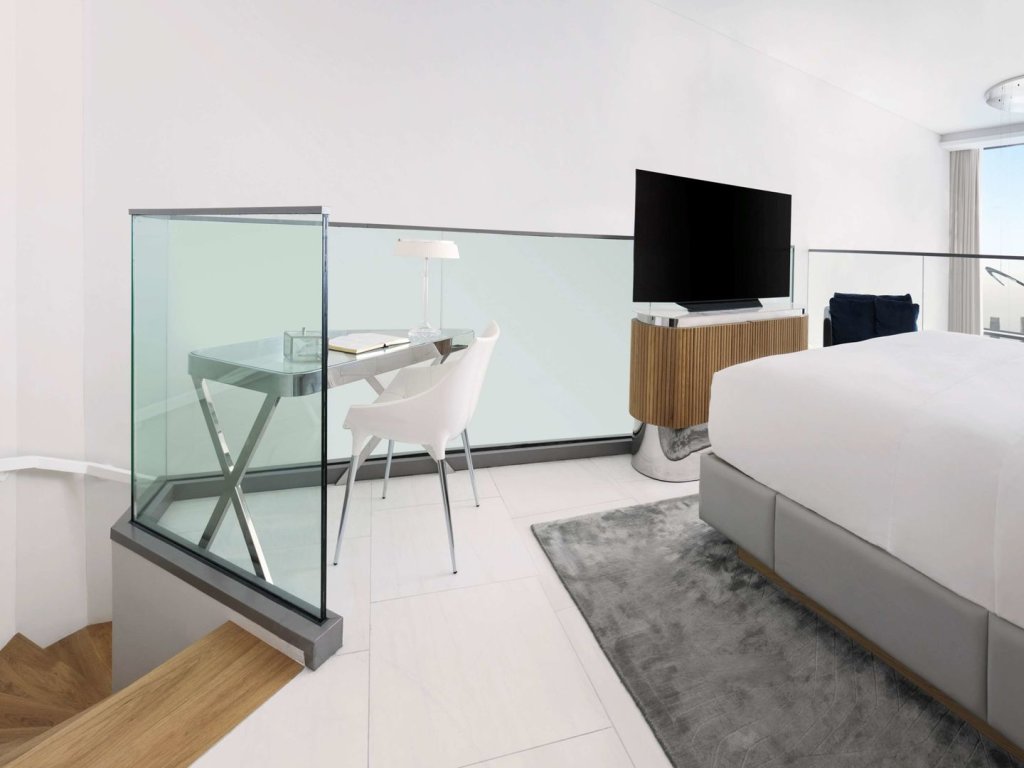 Дубай: SLS Dubai Hotel & Residences