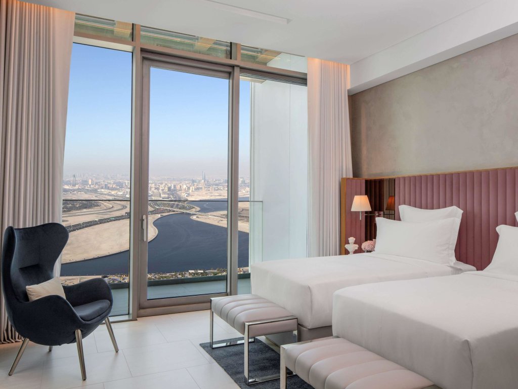 Дубай: SLS Dubai Hotel & Residences