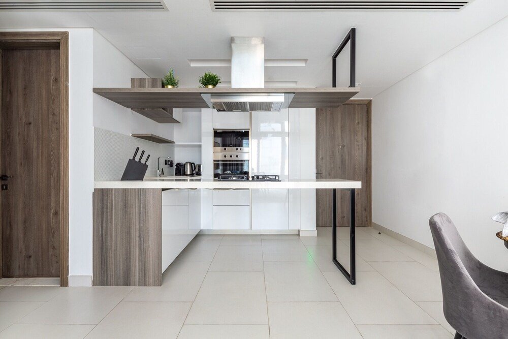 Дубай: Trendy & Capacious 1BR Apartment in The Palm