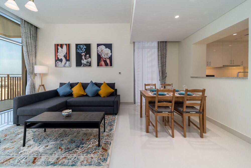 Дубай: Lux BnB BLVD Central