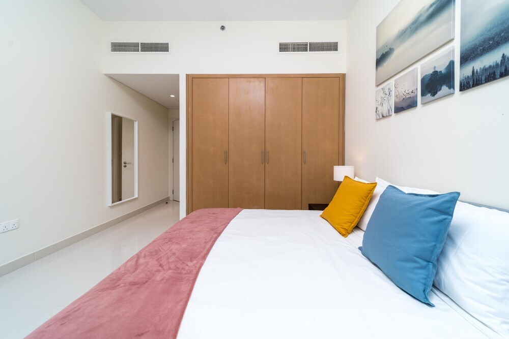 Дубай: Lux BnB BLVD Central