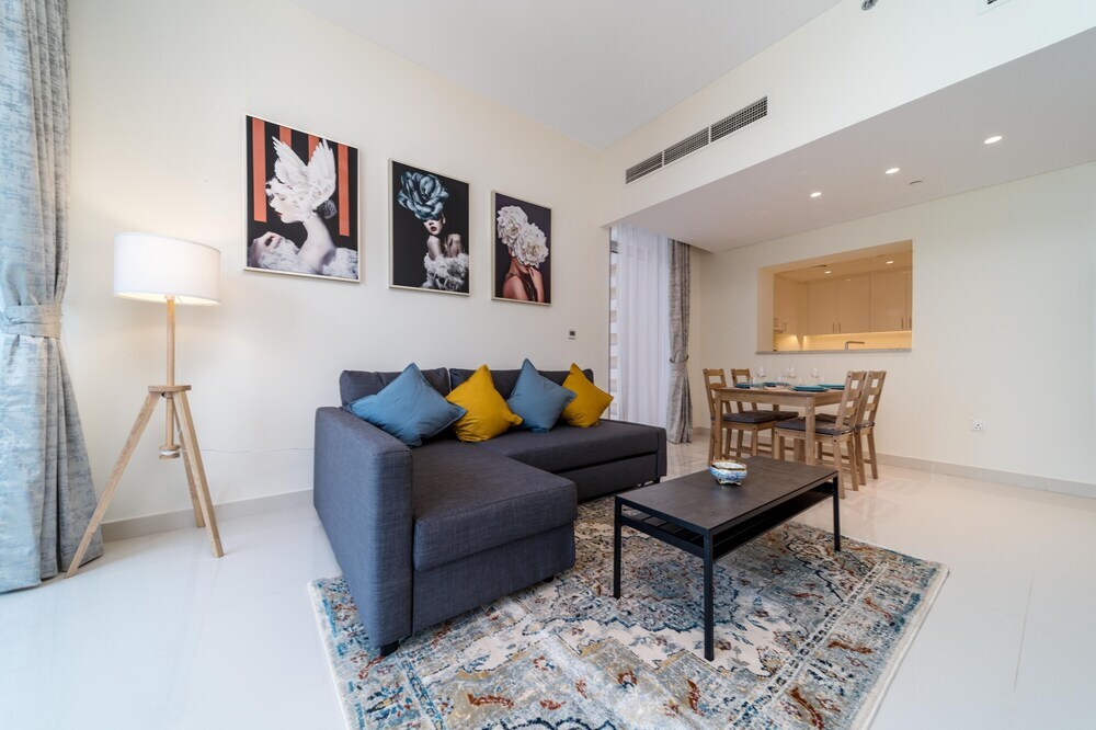 Дубай: Lux BnB BLVD Central